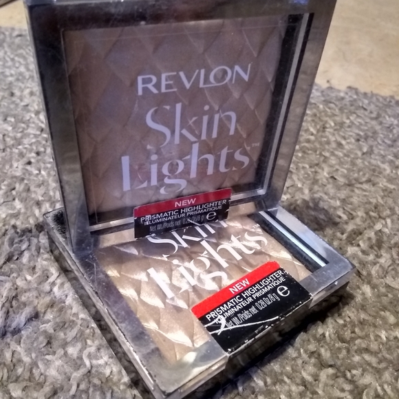 🆓FREE🎁 WHEN PURCHASE ANY 2 TEMS Revlon Highlights and Lipstick - Picture 11 of 16